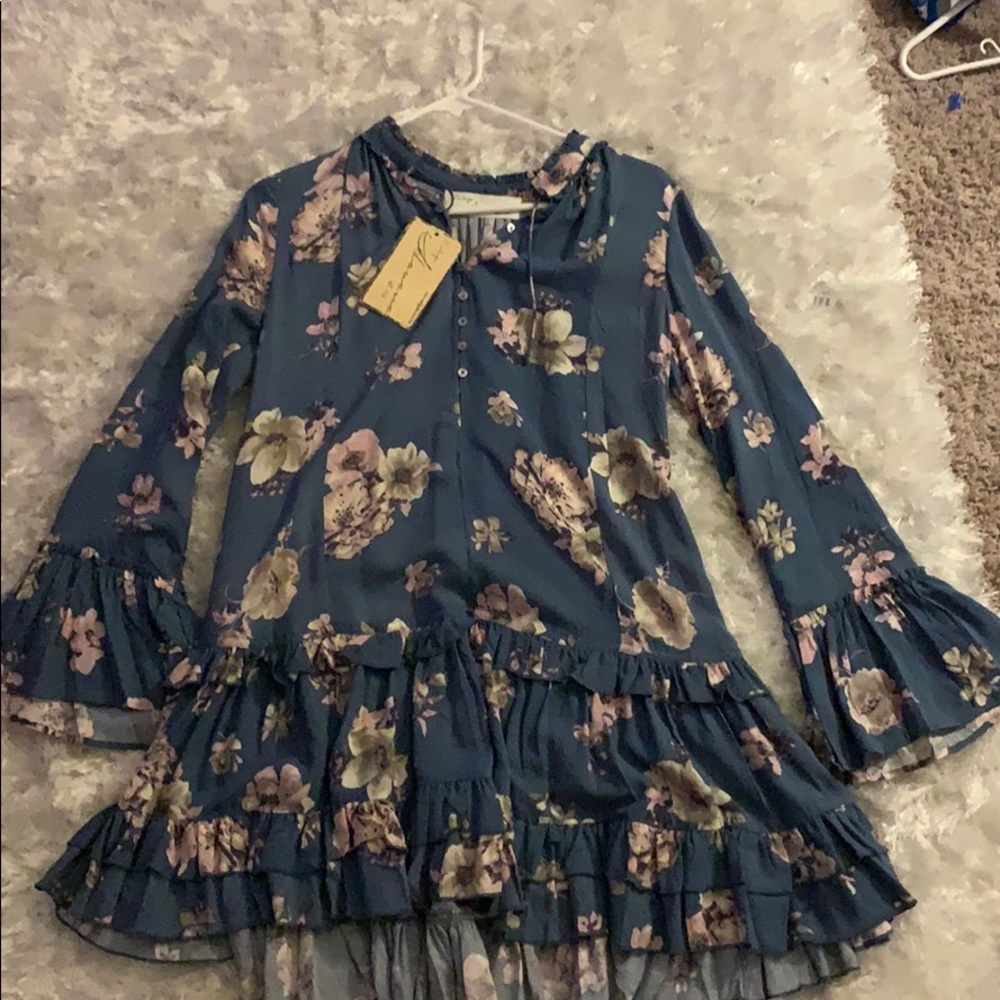 Floral bell sleeve dress